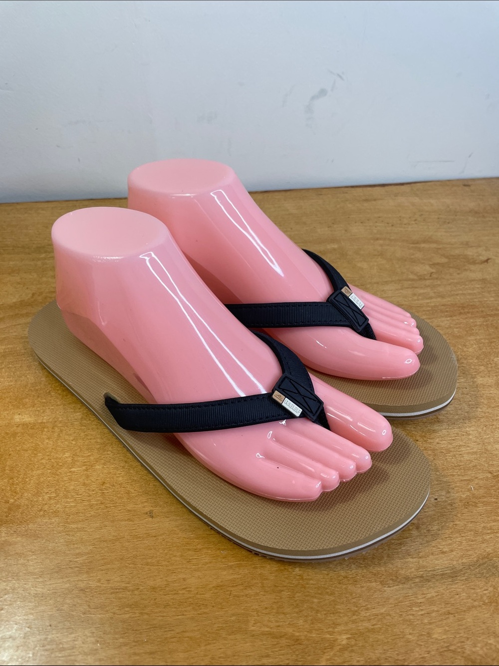 Reef Black Strap Tan Footbed Women's Sandals. Size 9